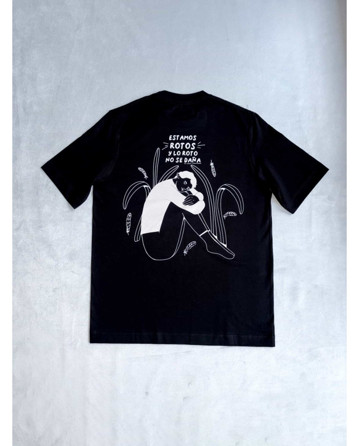 Camiseta blanca Estamos rotos y lo roto no se daña